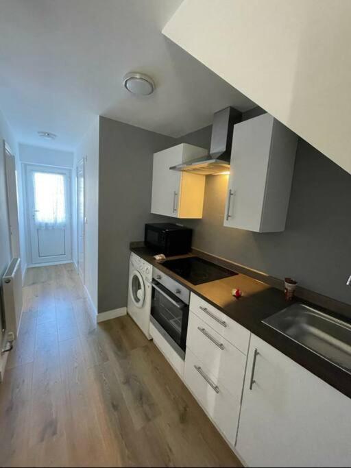 Basingstoke 1X Double Bed And Sofa Bed Apartment Sherborne St John Exterior photo
